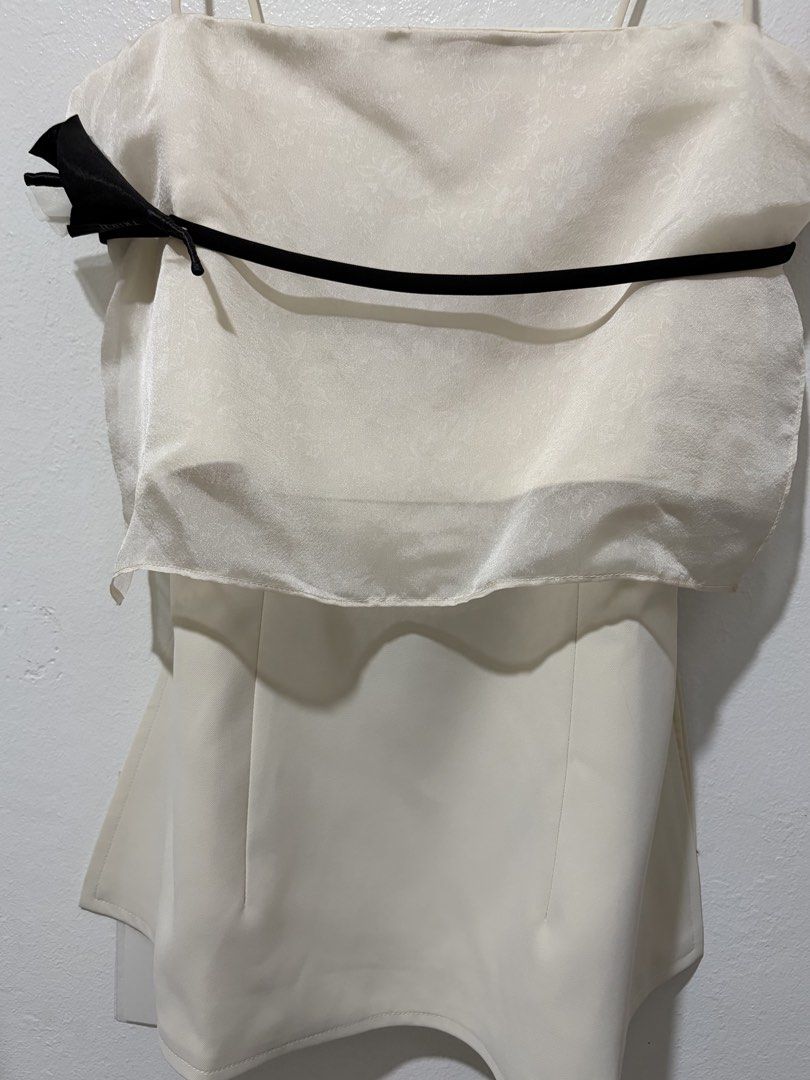 Elegant Top from Vietnam (Category: Blouses) located in Quezon City. Submitted by rivers_ (Listing ID 1470213965, Image 2). Description: Elegant Top from Vietnam 🔹 Size: xs 🔹 Brand new with tag .