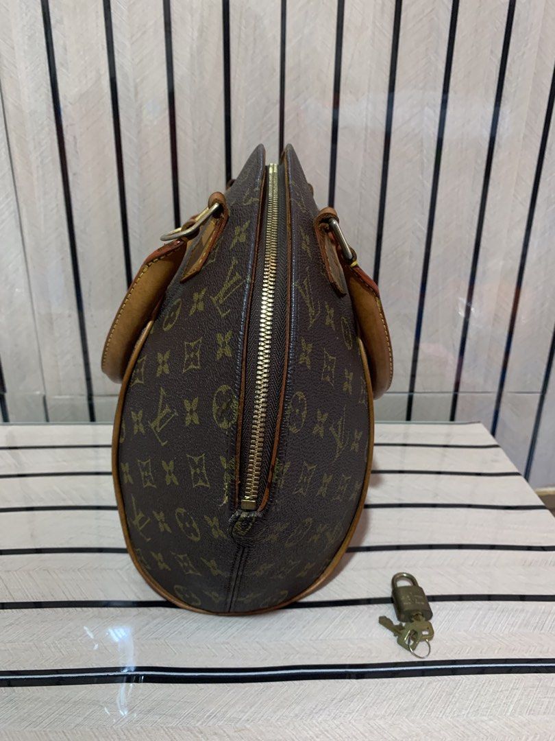 Ellipse PM (Category: Tote Bags) located in San Fernando. Submitted by preluxuria_online_shop (Listing ID 1470273909, Image 3). Description: .