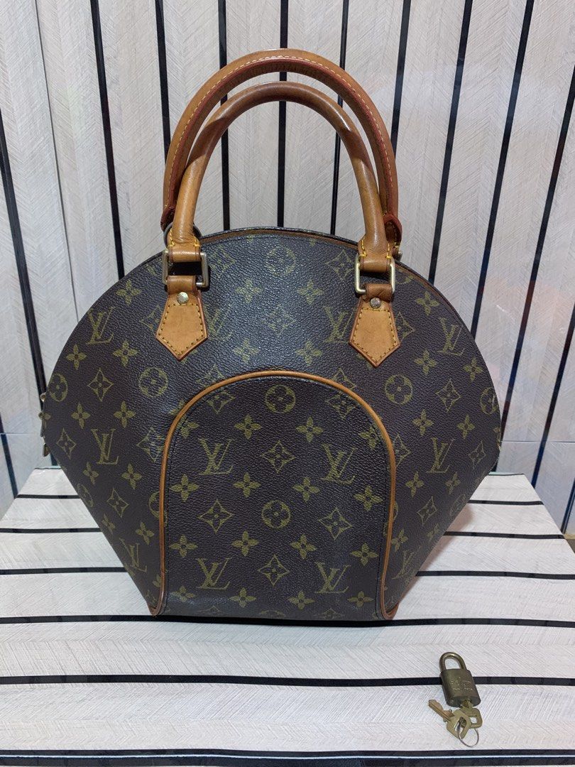 Ellipse PM (Category: Tote Bags) located in San Fernando. Submitted by preluxuria_online_shop (Listing ID 1470273909, Image 1). Description: .