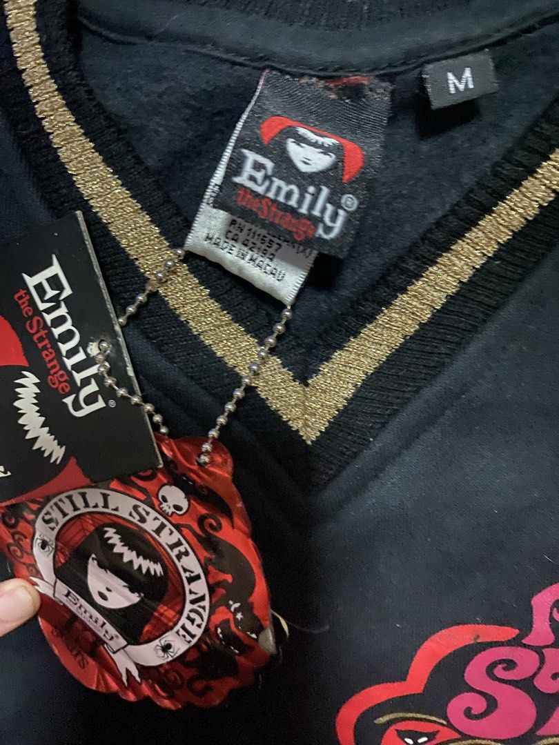 Emily the strange (Category: Coats, Jackets and Outerwear) located in Makati City. Submitted by nnev_cats (Listing ID 1470171828, Image 2). Description: Bnwt Collectibles item Rfs ayaw ng daughter ko kaya nka tambak nlng Negotiable for sure buyer Medium size .