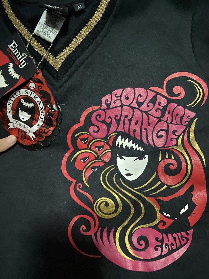 Emily the strange (Category: Coats, Jackets and Outerwear) located in Makati City. Submitted by nnev_cats (Listing ID 1470171828, Image 3). Description: Bnwt Collectibles item Rfs ayaw ng daughter ko kaya nka tambak nlng Negotiable for sure buyer Medium size .