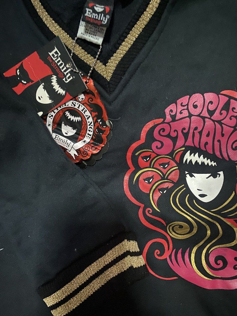 Emily the strange (Category: Coats, Jackets and Outerwear) located in Makati City. Submitted by nnev_cats (Listing ID 1470171828, Image 1). Description: Bnwt Collectibles item Rfs ayaw ng daughter ko kaya nka tambak nlng Negotiable for sure buyer Medium size .
