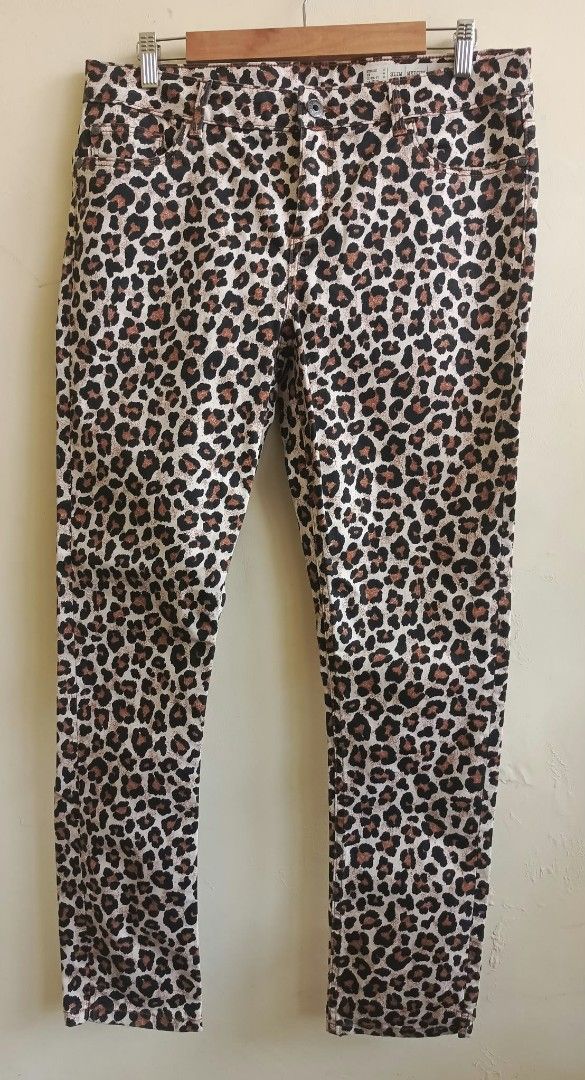 Esmara Leopard Print Slim Fit Medium Waist Jeans (Category: Jeans) located in Cebu City. Submitted by violacloset (Listing ID 1470219304, Image 1). Description: - Fit: Slim fit with medium waist and regular length Measurements: waist: 17 1/2 waistline 29-33 hips: 20 length: 41 1/2.