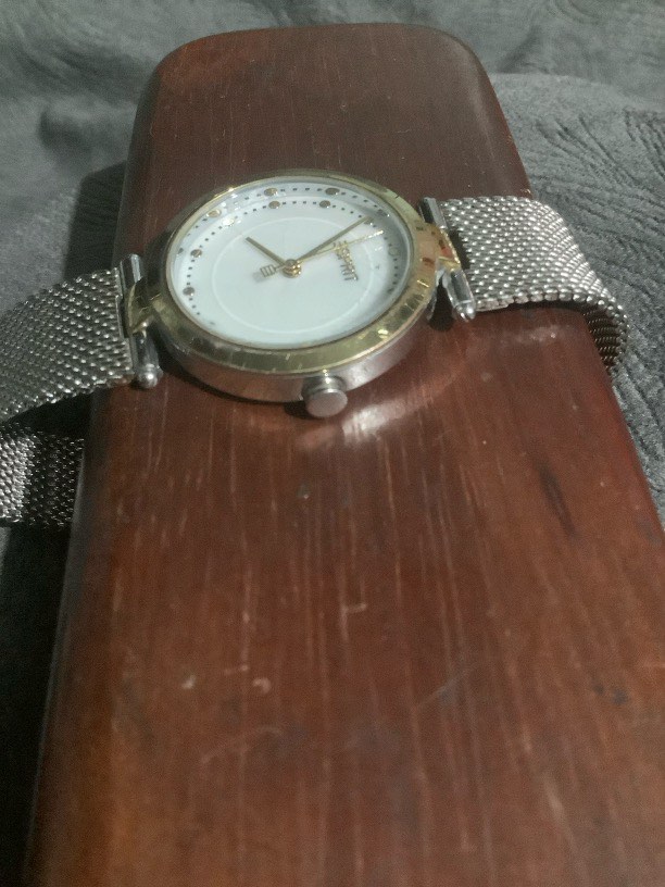 Esprit Quartz authentic (Category: Women's Watches) located in Baguio. Submitted by agozun61 (Listing ID 1470271678, Image 3). Description: Quartz authentic white dial.good running condition..