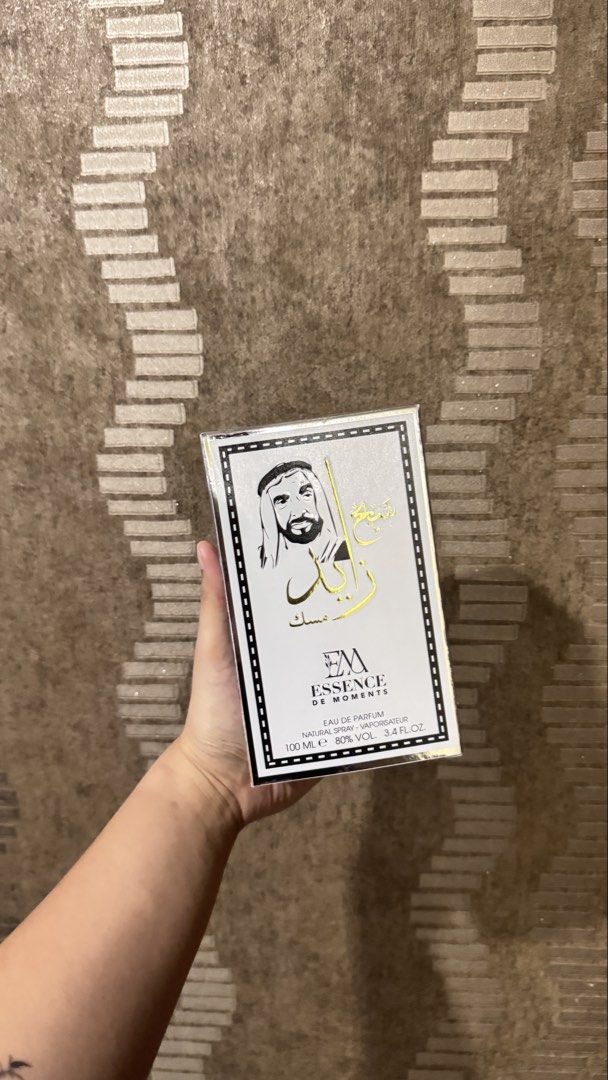 ESSENCE DE MOMENTS DUBAI PERFUME (Category: Fragrance & Deodorants) located in Caloocan City. Submitted by anglca_ (Listing ID 1470337173, Image 1). Description: - new - orig from dubai - 100ml north caloocan area. pm me! .