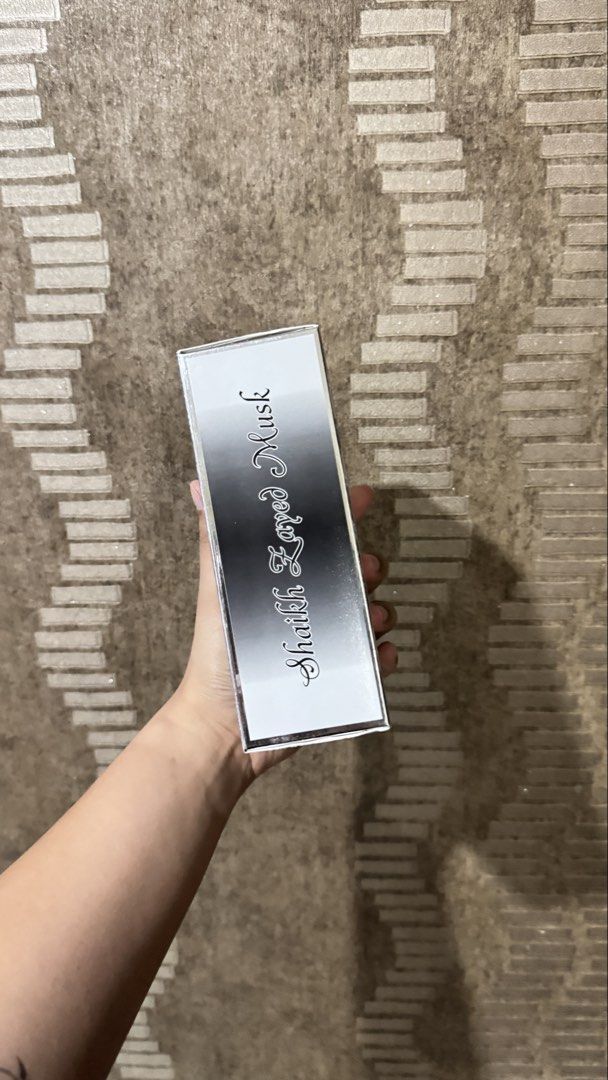 ESSENCE DE MOMENTS DUBAI PERFUME (Category: Fragrance & Deodorants) located in Caloocan City. Submitted by anglca_ (Listing ID 1470337173, Image 3). Description: - new - orig from dubai - 100ml north caloocan area. pm me! .