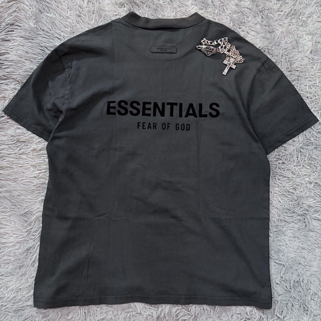 Essentials Shirt (Category: Tshirts & Polo Shirts ) located in Angeles City. Submitted by nazz19 (Listing ID 1470338844, Image 1). Description: COLOR MAY VARY DUE TO LIGHTING Width:23 Length:28 NEED WASH ONLY ISSUE:minimal fade.