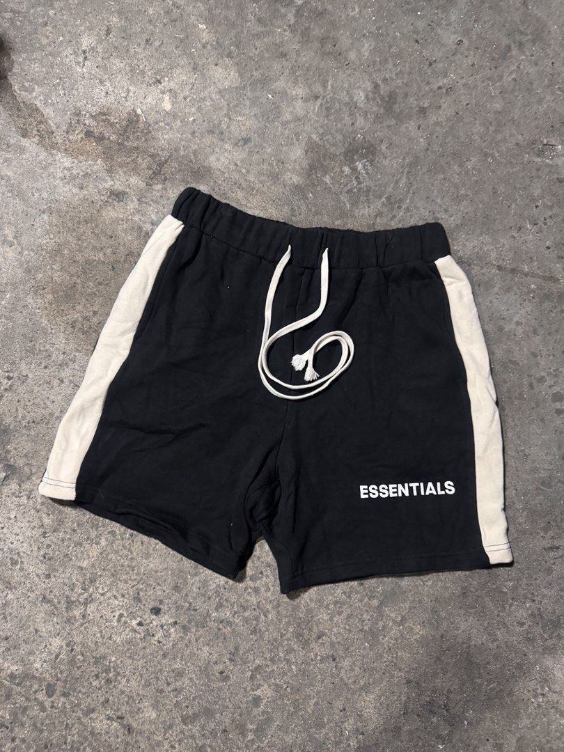 Essentials short (Category: Shorts) located in Pasig City. Submitted by dripthrift1600 (Listing ID 1470321590, Image 1). Description: - essentials short - Good condition - Issue: None - Sizes: M - Dimes: 30x17.