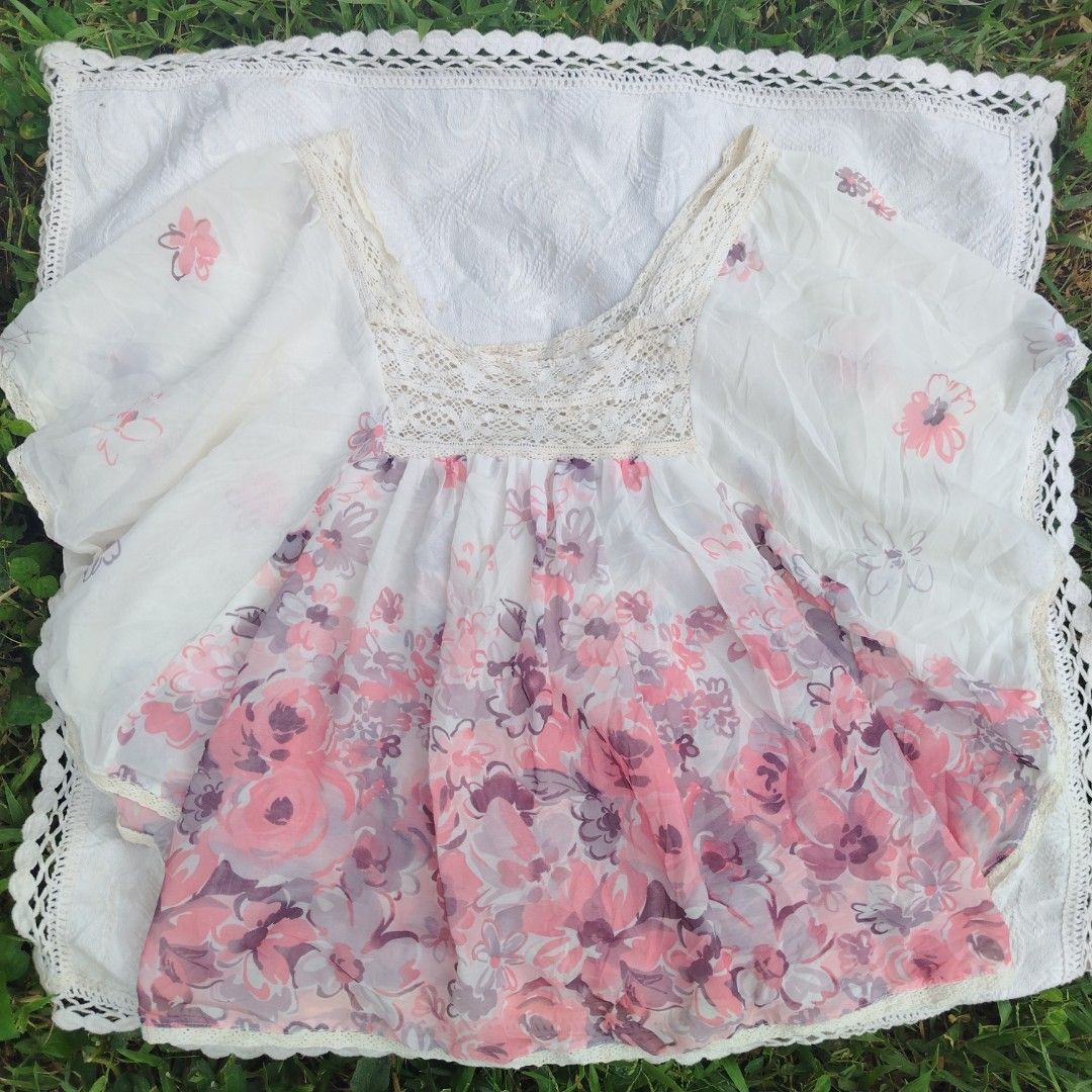 Etam Floral Batwing (Category: Activewear) located in Manila. Submitted by wildfairylyn (Listing ID 1470169577, Image 2). Description: sp:350 +30 increment lock:DM eob:Oct.26 |3pm.