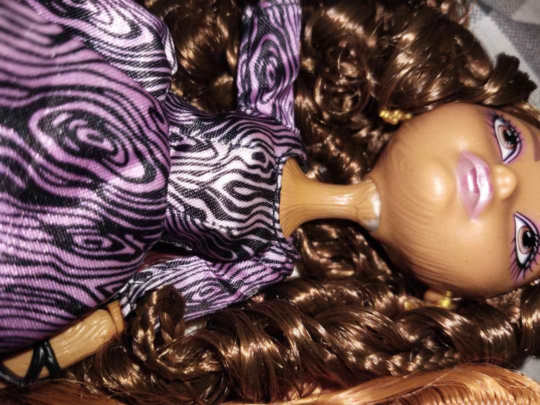 Ever after high doll FT!!! (Category: Interactive Toys) located in Lapu Lapu. Submitted by devinskii (Listing ID 1470324727, Image 3). Description: Trying my luck 😁🤞 Ft: Sugarcoated holly and Spring unsprung cedar Flaws ni holly: * Small cut hair (di gaano noticeable) * No gloves, hair accessory at ung cupcake nya Flaws ni Cedar: *Fixed neck (stiff but ma bend mo ung neck unti) *No corset, ring and headband . Trading them both for them: 🟢 Iso/