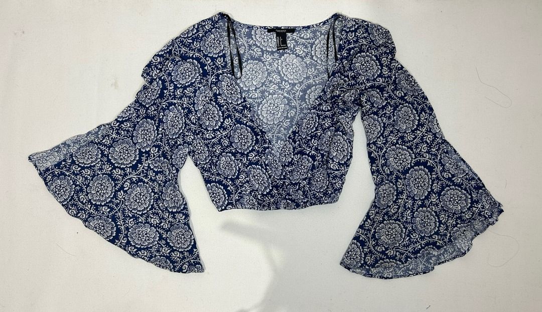F21 Cropped Blouse (Category: Blouses) located in Quezon City. Submitted by bdmc.clothing (Listing ID 1470252128, Image 2). Description: Brand: Forever 21 Type of Clothing: Blouse Size on tag: Small Issues: None Condition: Like New Fabric: 100% Rayon Price: 300.