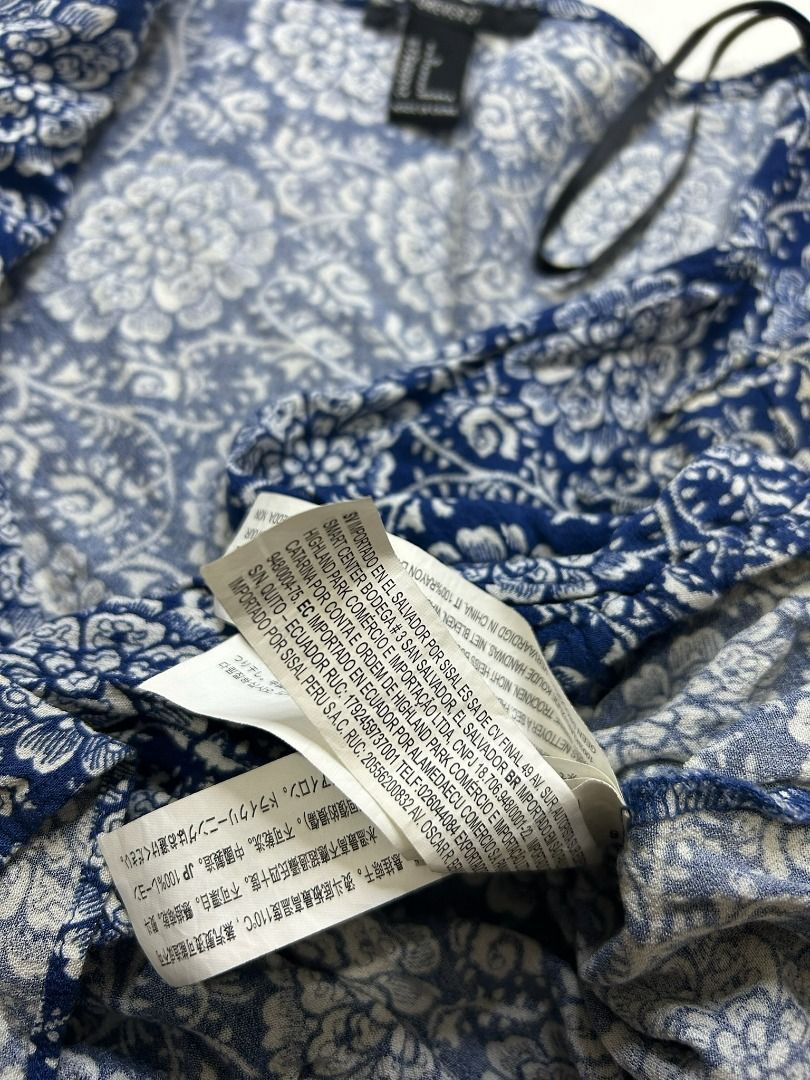 F21 Cropped Blouse (Category: Blouses) located in Quezon City. Submitted by bdmc.clothing (Listing ID 1470252128, Image 3). Description: Brand: Forever 21 Type of Clothing: Blouse Size on tag: Small Issues: None Condition: Like New Fabric: 100% Rayon Price: 300.