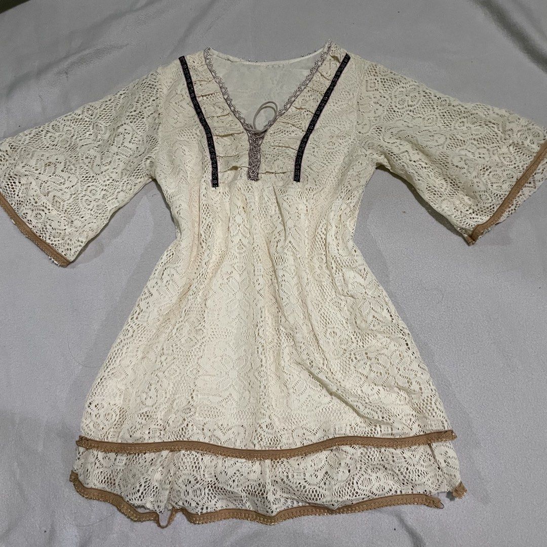 fairycore/coquette top (Category: Longsleeves) located in San Quintin. Submitted by polasolah (Listing ID 1470309192, Image 1). Description: has issue sa laylayan, u can see the photo of the whole top wash before use size:s-m.