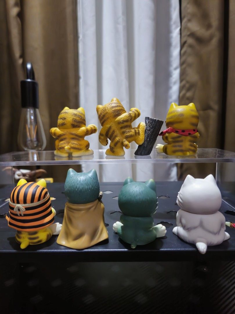 Fewture Neko Figures Set Anime Cat Miniatures (Category: Figurines & Statues) located in Binan City. Submitted by davyltnh (Listing ID 1470336164, Image 3). Description: - Set of 7 unique Fewture cat figures - Includes striped cats, robed cat, and open-mouth grinning cats in various colors - Features authentic stamped markings on the bottom - Comes complete with a display stand - Great addition to any anime or figure collection Location: Biñan, L