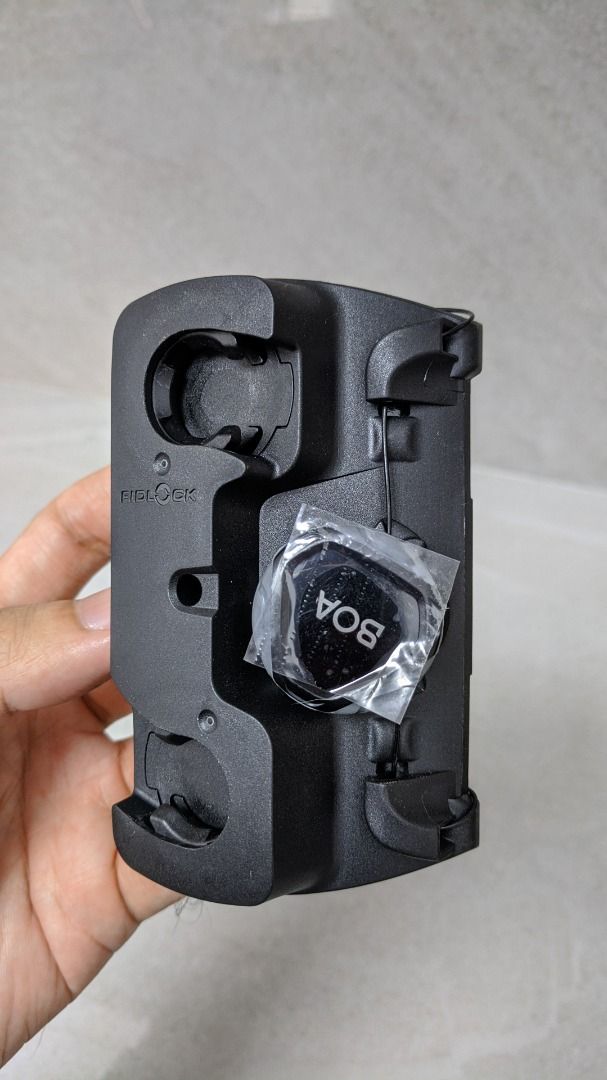 Fidlock Twist Single Uni Connector Bottle Holder (No Base) (Category: Bicycles) located in Manila. Submitted by rvnebon_ (Listing ID 1470315473, Image 2). Description: 📍 Limay, Bataan • For all bottles, suitable for bottle diameters up to 80 mm • Firm hold, non-slip insert for a firm hold • Perfect for retrofitting for your comfort if you already have a mount on your bike • Multifunctional: all Twist products can be combined, e.g. other bottles,