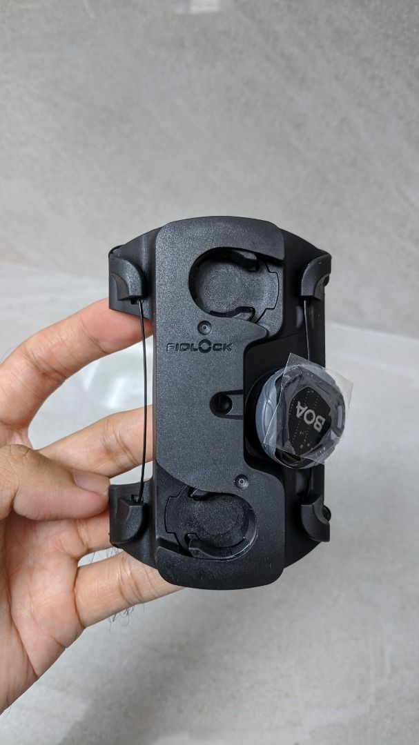 Fidlock Twist Single Uni Connector Bottle Holder (No Base) (Category: Bicycles) located in Manila. Submitted by rvnebon_ (Listing ID 1470315473, Image 1). Description: 📍 Limay, Bataan • For all bottles, suitable for bottle diameters up to 80 mm • Firm hold, non-slip insert for a firm hold • Perfect for retrofitting for your comfort if you already have a mount on your bike • Multifunctional: all Twist products can be combined, e.g. other bottles,