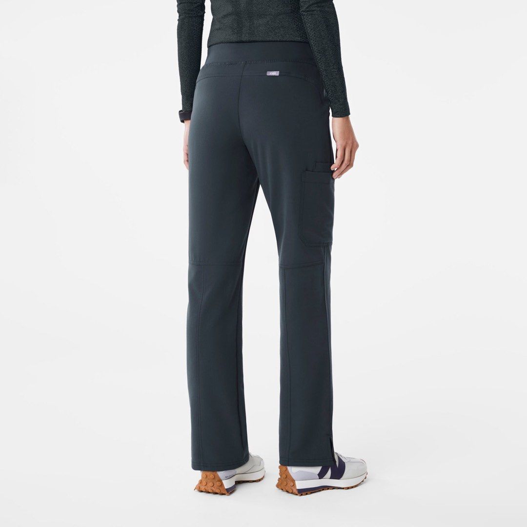 Figs Kade Straight-Leg Scrub Pant™ (Category: Activewear) located in Los Banos. Submitted by darl.shop (Listing ID 1470256025, Image 2). Description: Medium Waistline 33-34 medida.