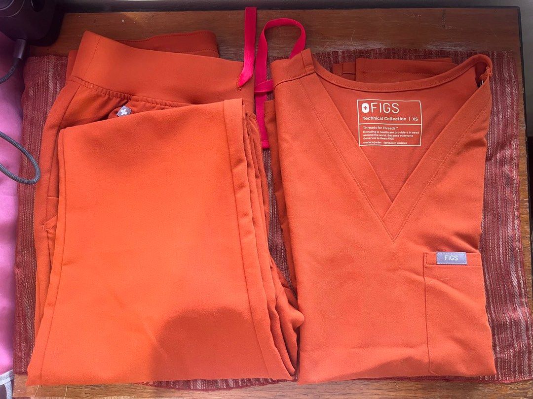 Figs scrub top and bottom (Dirty Chai) (Category: Activewear) located in Pasay City. Submitted by slimmers10 (Listing ID 1470232659, Image 3). Description: Catarina One Pocket Scrub Top - XS Zamora Jogger Pants - XS petite Brand new with tags!! RFS: doesnt fit me Sold as a set for 4300 .