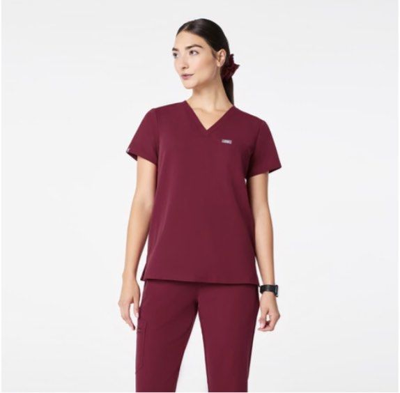 Figs Scrubs Top and Bottom (Deep Cranberry) (Category: Activewear) located in Pasay City. Submitted by slimmers10 (Listing ID 1470233244, Image 1). Description: Catarina One Pocket Scrub Top - XXS Zamora Jogger Pants - XS petite Brand new with tags!! RFS: doesnt fit me Sold as a set for 4300 .
