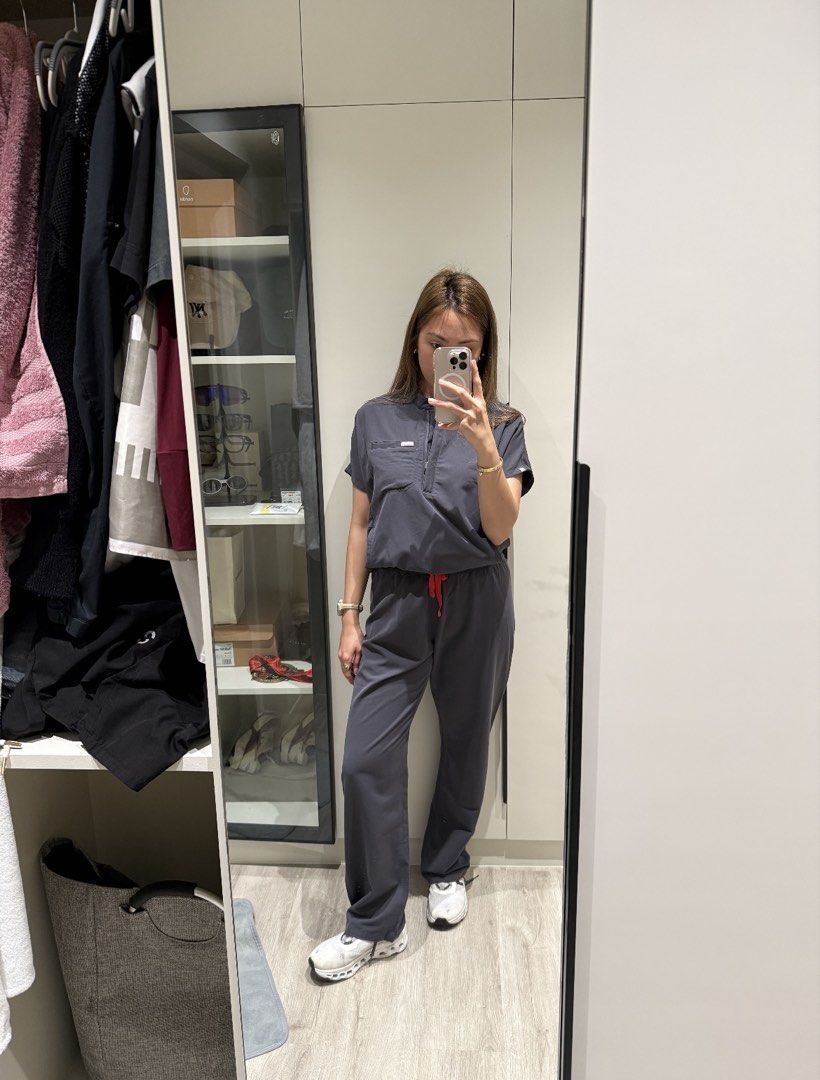 Figs set Charcoal gray (Category: Sets or Coordinates) located in San Juan City. Submitted by prelovedstuff_01 (Listing ID 1470237519, Image 2). Description: Like new. NO FLAWS Montex Small Livingston hw Medium regular (fits small).