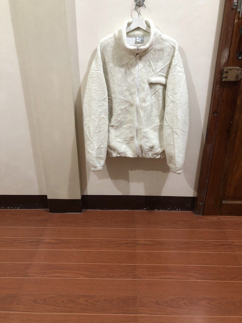 Fila White Jacket (Category: Coats, Jackets and Outerwear) located in Oas. Submitted by alithrifthunter (Listing ID 1470241702, Image 2). Description: .