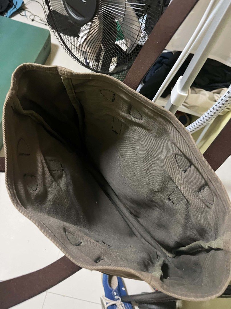 Filson tote bag (Category: Sling Bags) located in Legazpi City. Submitted by dimas_loot (Listing ID 1470193324, Image 3). Description: Filson tote bag Thrifted used Sign of usage No major issue 5k freeship.