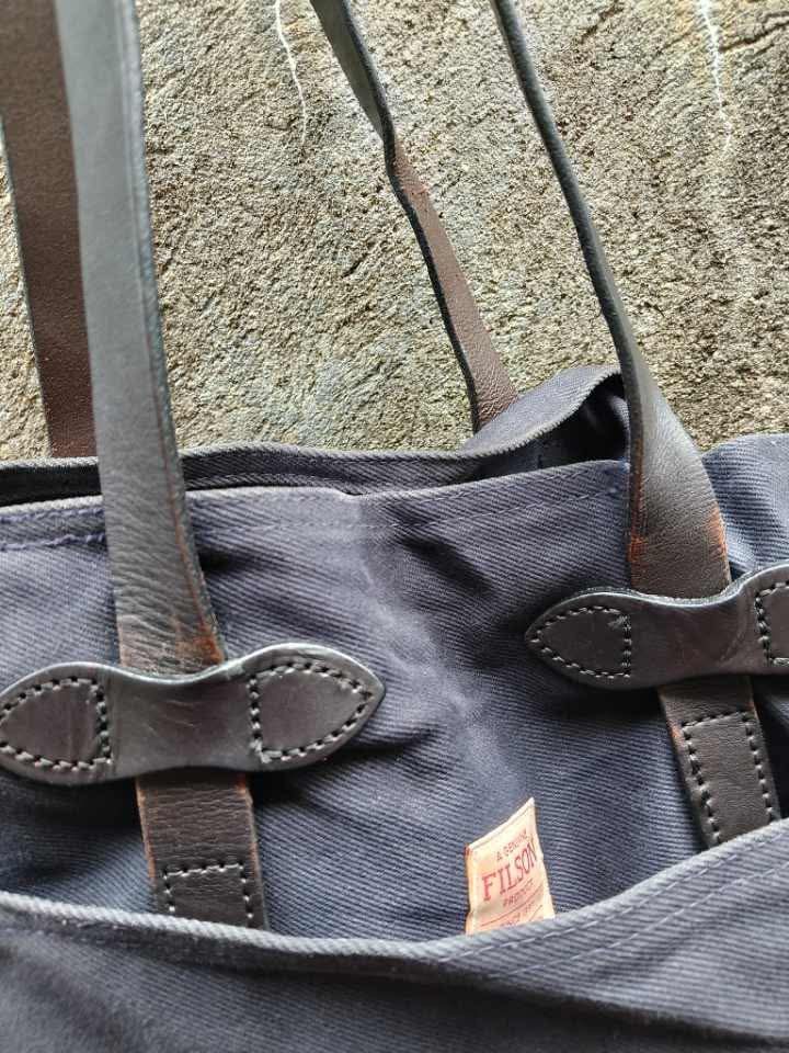 Filson tote bag (Category: Tote Bags) located in Legazpi City. Submitted by dimas_loot (Listing ID 1470193638, Image 2). Description: Filson tote bag Used thrifted Sign of usage 5k freeship.