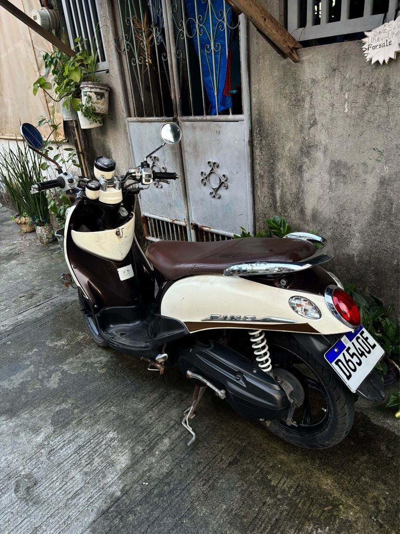 Fino Dual Gauge (Category: Motorbikes for Sale) located in Manila. Submitted by morssette_17 (Listing ID 1470189414, Image 1). Description: FOR SALE – ORIG FINO (Dual Gauge) Allstock 1MB ✅ Complete Original Papers ✅ With IDs & Deed of Sale ✅ With LTO Plate ✅ All Lights Working ✅ Push Start & Kick Start Working ✅ Good Running Condition ✅ Long Drive Tested ✅ Allstock / Original 📌 Issue: May dents 🛣️ Long-drive tested — puwedeng pang-city ride, lo