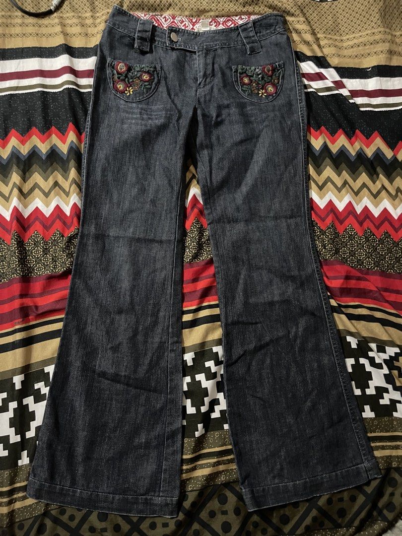 flared pants (Category: Jeans) located in Manila. Submitted by themusecloset (Listing ID 1470240880, Image 1). Description: ୨ৎ FLARED PANTS FOR SALE! 🖤👖 vintage dark wash flared jeans with cute floral embroidery 🌺✨ super cute & unique! 𐙚 Size: extra small to small 𐙚 Price: ₱380 𐙚 Condition: good condition 𐙚 flattering flared style 𐙚 perfect for y2k & vintage outfits.