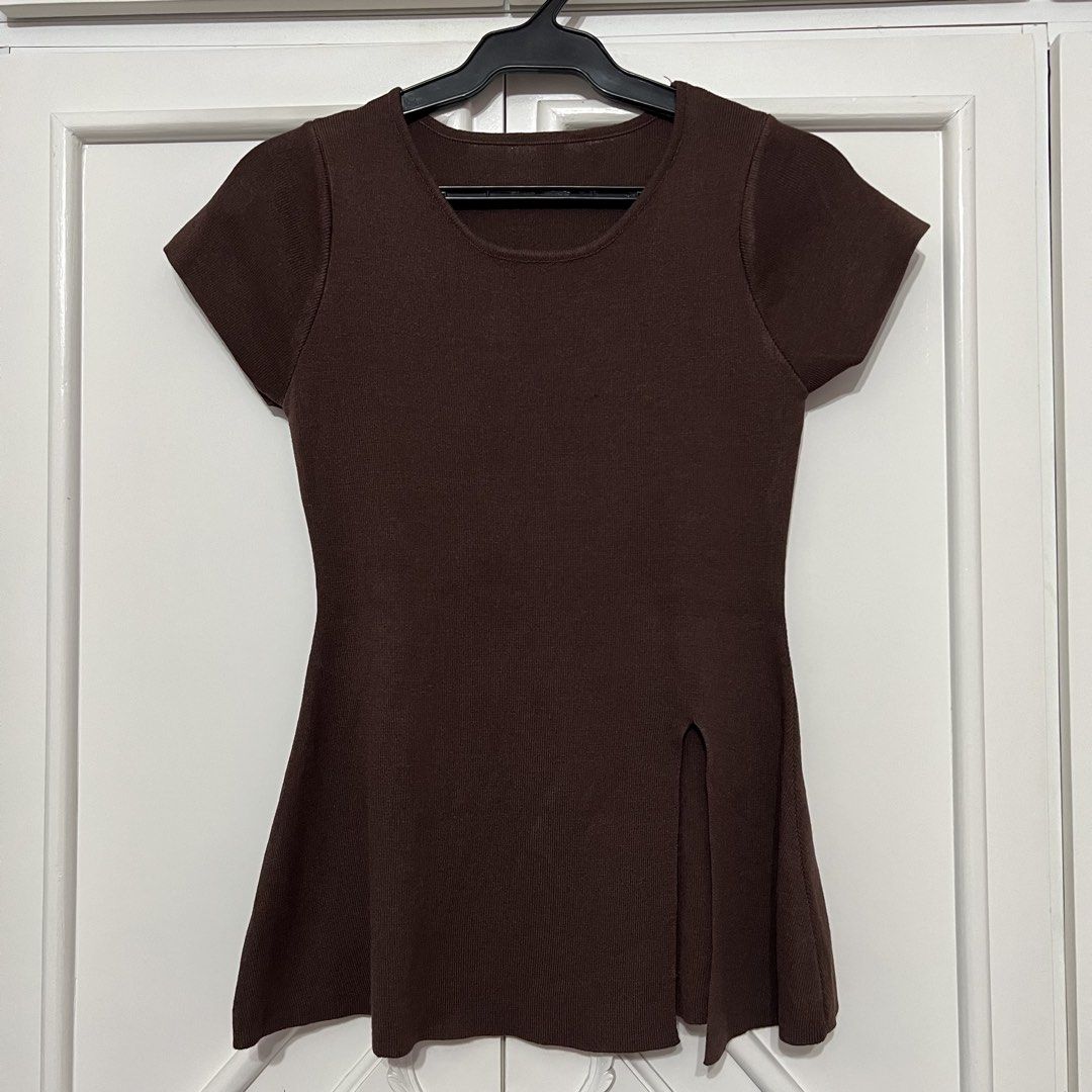 Flat White Knitted Top (Category: Blouses) located in Las Pinas. Submitted by bangtanbey (Listing ID 1470238878, Image 1). Description: Flat White (popular brand in BKK) Brand new, washed only Free size Stretchable.