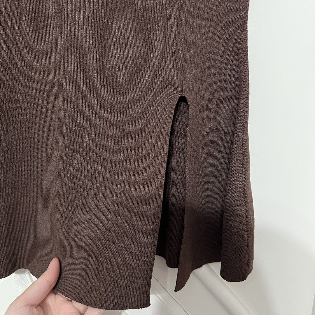 Flat White Knitted Top (Category: Blouses) located in Las Pinas. Submitted by bangtanbey (Listing ID 1470238878, Image 3). Description: Flat White (popular brand in BKK) Brand new, washed only Free size Stretchable.