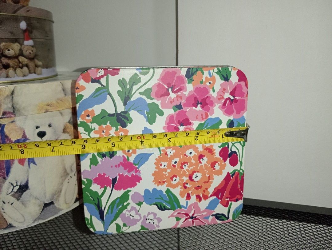 MATTE FLORAL TINCAN (Category: Storage Boxes & Baskets) located in Kawit. Submitted by gieclutter (Listing ID 1470264062, Image 3). Description: Flakers and joy reservers are 𝗻𝗼𝘁 𝗮𝗹𝗹𝗼𝘄𝗲𝗱 Actual photos, sized precisely Verify item's dimensions first All sales are final—no returns, exchanges, or refunds 𝗖𝗢𝗡𝗗𝗜𝗧𝗜𝗢𝗡: ・𝗔𝗦 𝗜𝗦 ・dents, scratches 𝗟𝗢𝗖𝗔𝗧𝗜𝗢𝗡: Kawit, Cavite 𝗠𝗢𝗣: 𝗣𝗙/NO COD Item price + ₱𝟳𝟱 Minimum SF *rates