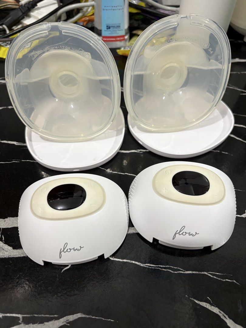 Flow V8 (no app) (Category: Breastfeeding & Bottle Feeding) located in Manila. Submitted by aubrielle1121 (Listing ID 1470271587, Image 2). Description: Flow V8(white) pair no app 24mm - Php 3.5k - with free extra cup 1pc (bnew) - 1st owner - di bugbog, madami kapalitan.