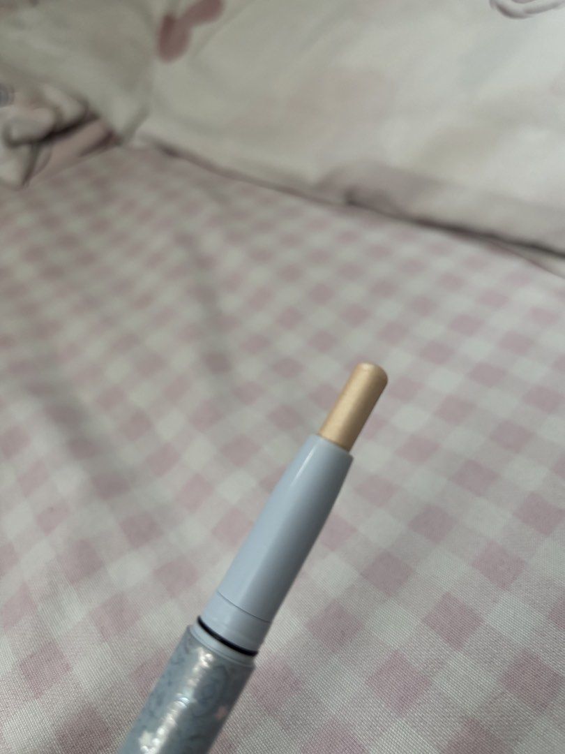 flower knows highlighter dual pen (Category: Makeup) located in Manila. Submitted by iyahpreloved_ (Listing ID 1470187461, Image 3). Description: flower knows shell’s jewel collection shade: 01 vanilla white - shown on the photos how much product left - barely used .