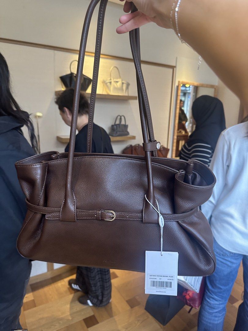 Folnua preorder (Category: Shoulder Bags) located in Quezon City. Submitted by tan__k (Listing ID 1470225237, Image 3). Description: Brandnew Buying from S Kor.