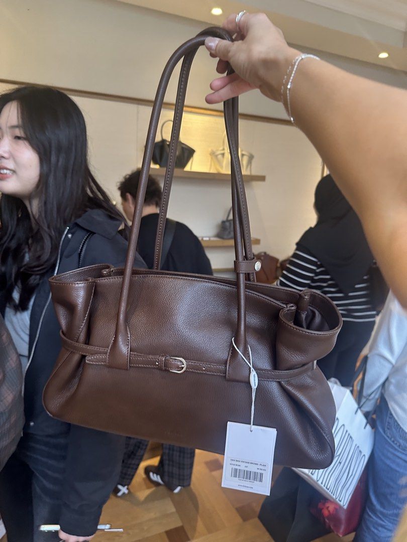 Folnua preorder (Category: Shoulder Bags) located in Quezon City. Submitted by tan__k (Listing ID 1470225237, Image 1). Description: Brandnew Buying from S Kor.