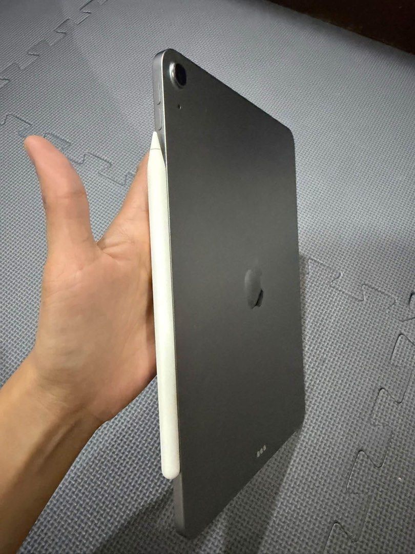 For Sale (Category: iPad) located in Manila. Submitted by camille2802 (Listing ID 1470202054, Image 3). Description: I’m selling my Ipad M4 Air - 11inch (Silver) Bought: Apr 2026 Batt health: 100% Inclusions: -With apple pen and case -with apple charger (No box natapon huhu) .