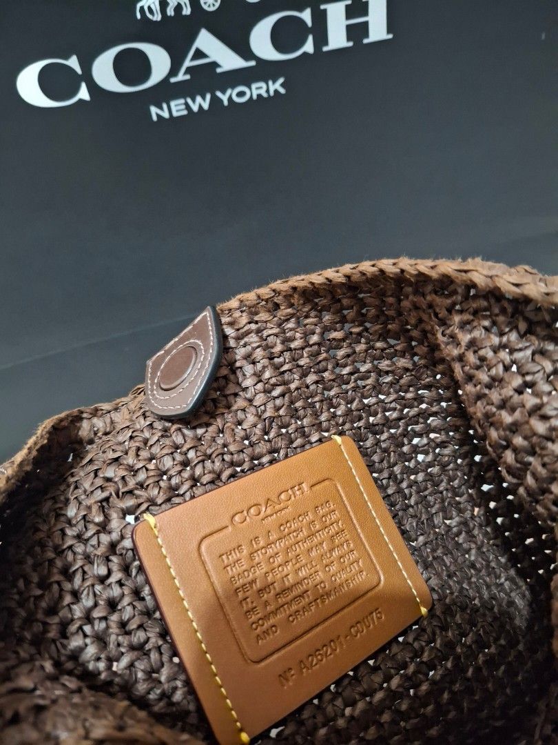 For Sale (Category: Shoulder Bags) located in Manila. Submitted by patriciaamorxx (Listing ID 1470278935, Image 2). Description: .