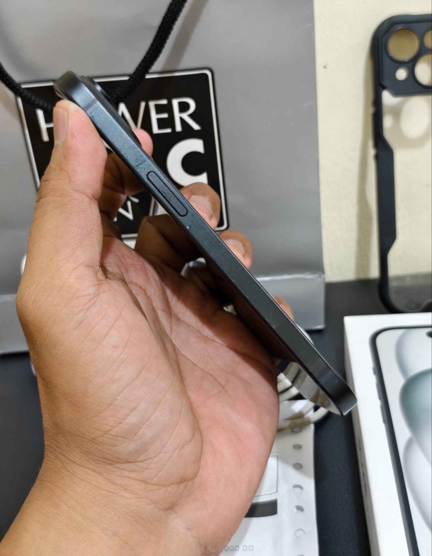FOR SALE IPHONE 15 128gb (Category: iPhone 15 Series) located in Manila. Submitted by swiftbear_a89b98 (Listing ID 1470205995, Image 2). Description: Iphone 15 Black 128GB 88% battery Openline Warranty until March 2027 Complete with receipt In good condition 💯💯 No issue ✅✅ Sobrang kinis pa sa screen May very mild normal chips lang Location: Dasma Cavite .