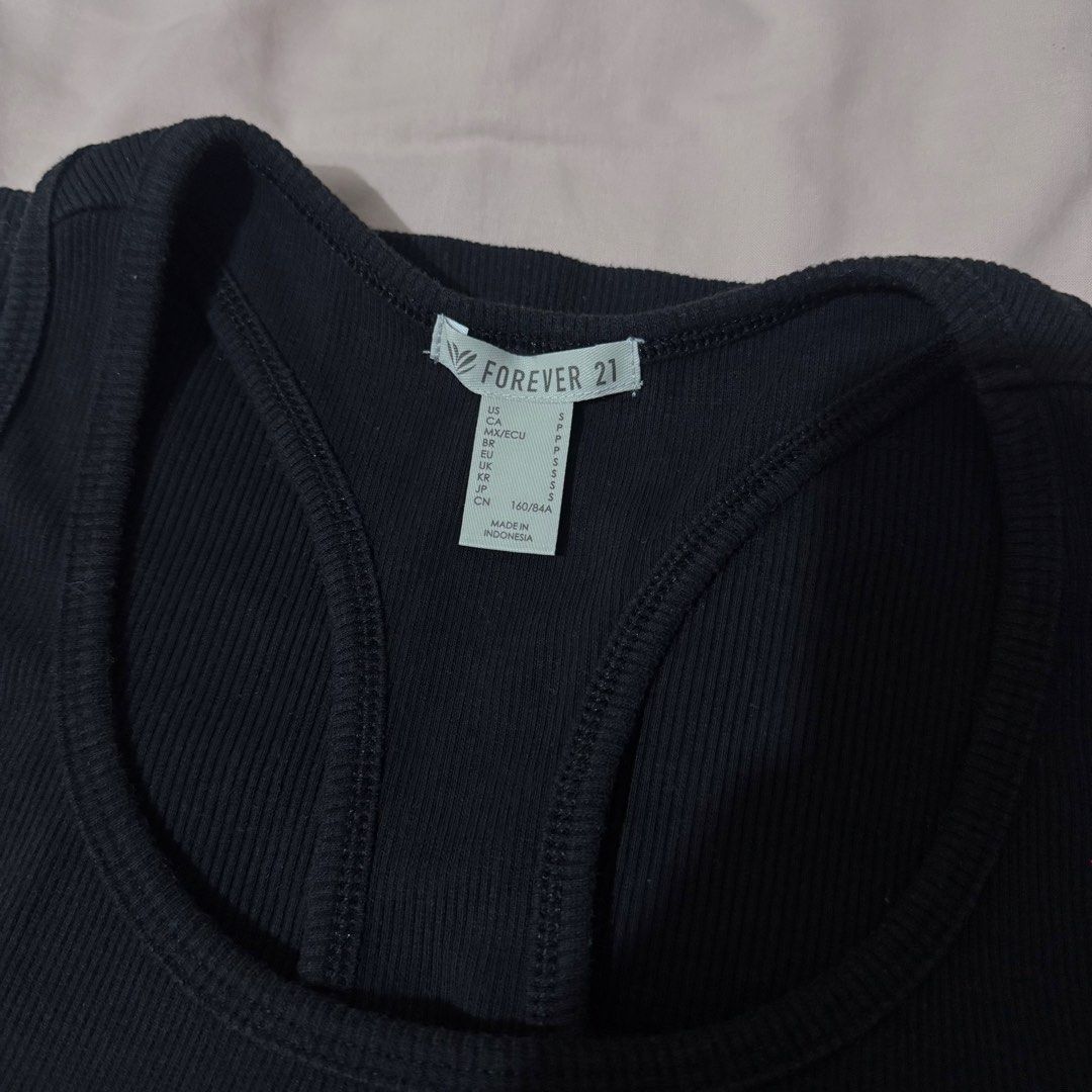 Forever 21 Black Ribbed Racerback Top (Category: Sleeveless) located in Antipolo. Submitted by nicnicbg (Listing ID 1470280934, Image 2). Description: Best fits XS.