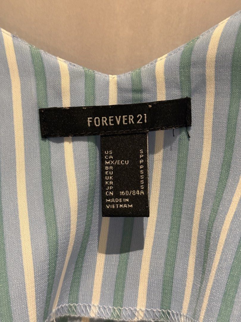 Forever 21 Blue Sleeveless Top (Category: Sleeveless) located in Makati City. Submitted by josbd (Listing ID 1470337087, Image 3). Description: Forever 21 Blue Sleeveless Top Size S but fits M-L Used once.
