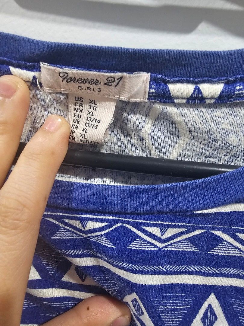 Forever 21 Crop Tee (Category: Others Tops) located in Manaoag. Submitted by dressupdear (Listing ID 1470179288, Image 2). Description: XL Girls Size but can fit Adult Small to Medium.