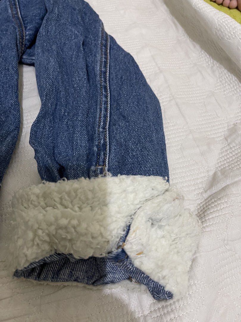 Forever 21 Sherpa Lined Denim Jacket Size M (Category: Coats, Jackets and Outerwear) located in Caloocan City. Submitted by noblecat_c04f74 (Listing ID 1470154794, Image 3). Description: - Brand: Forever 21 - Size: Medium (tag attached) - Color: Medium wash blue with white faux fur lining and collar - Material: 100% cotton - Features: Button-up front closure and dual chest pockets - Condition: Classic, warm, and cozy winter outerwear piece.