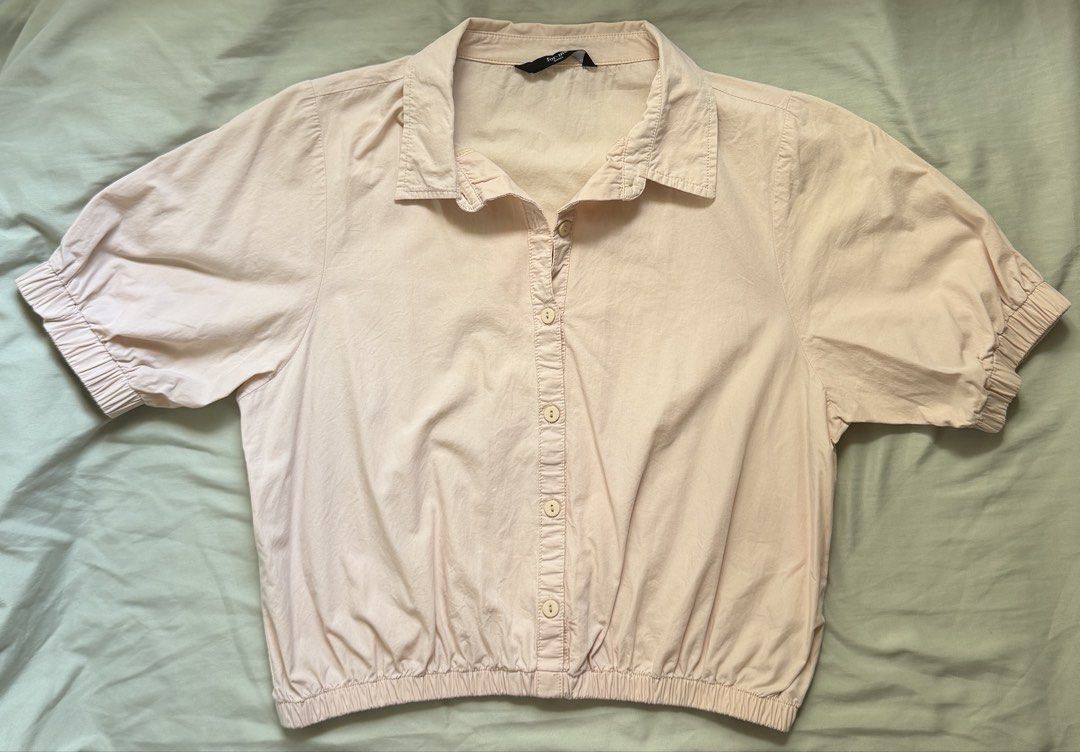 ForMe Collared Button-Up Blouse Small (Category: Blouses) located in Dinalupihan. Submitted by wonmeoww (Listing ID 1470251519, Image 1). Description: .