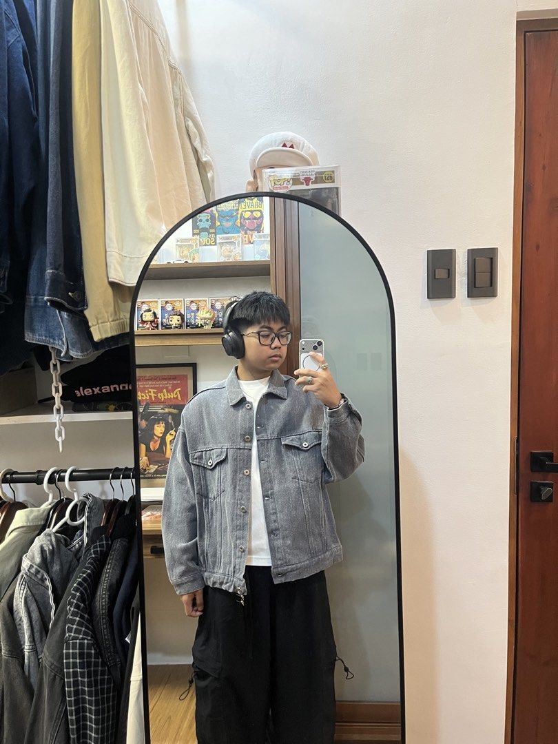 Fortune Apparel Denim Corduroy Button Up Jacket (Category: Coats, Jackets and Outerwear) located in Davao. Submitted by spilled.bins (Listing ID 1470266832, Image 3). Description: Fortune Apparel Denim Corduroy Button Up Jacket Width: 28in Length: 27in Cropped Boxy XL/XXL Measurement No Issues Excellent Condition . Mine: ₱750 +shipping fee on top . Model Reference: Height: 5’5 feet Weight: 68kg.