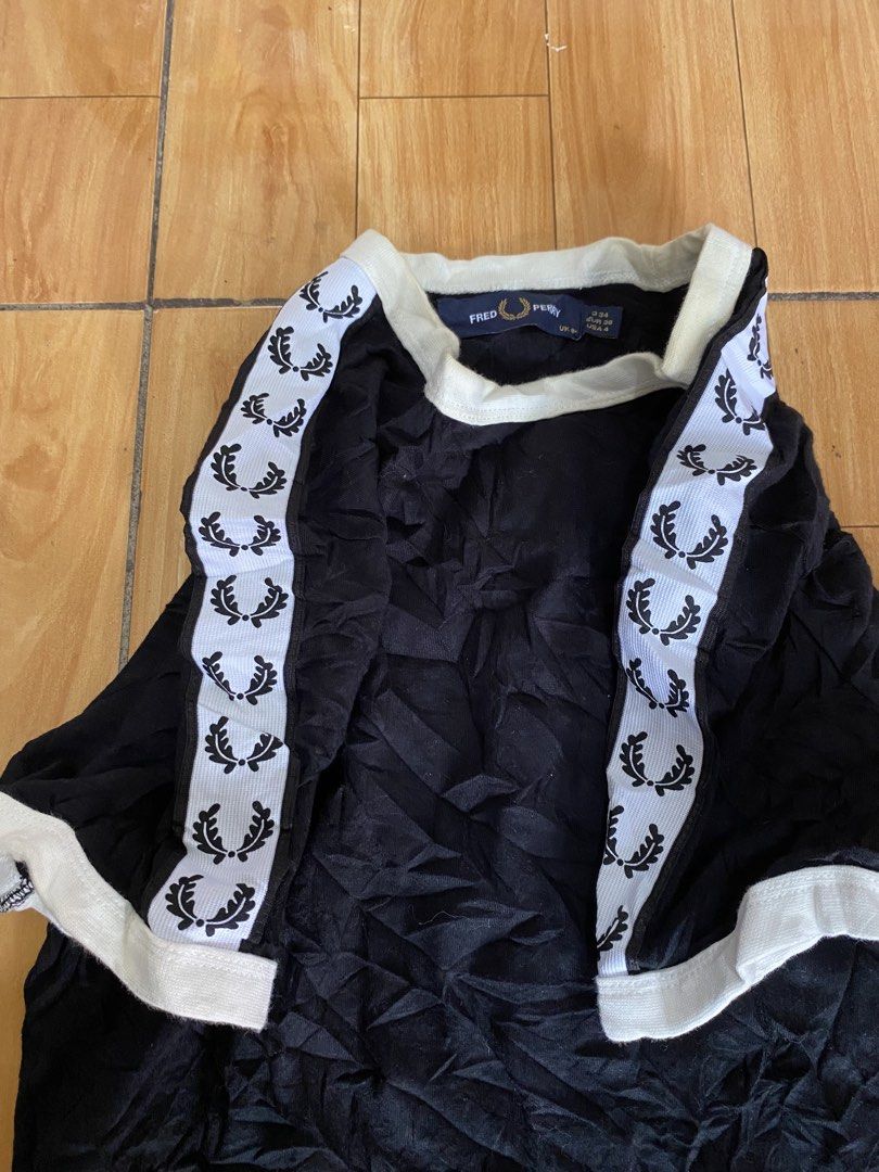 Fred Perry shirt (Category: Blouses) located in Bato. Submitted by itsmethriftlist (Listing ID 1470168156, Image 3). Description: Dimes 17/22 No issue .