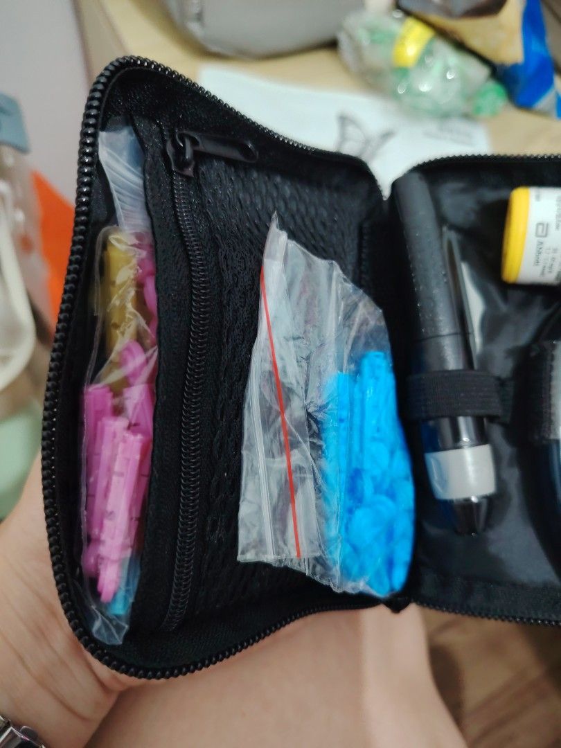 FreeStyle Meter (Device) with needles (Category: Medical Supplies & Tools) located in Manila. Submitted by munchkinsweet (Listing ID 1470195096, Image 2). Description: FreeStyle Freedom Lite Blood Glucose Monitoring System by Abbott, complete with a blood glucose meter, a lancing device, lancets and insulin pen needle.