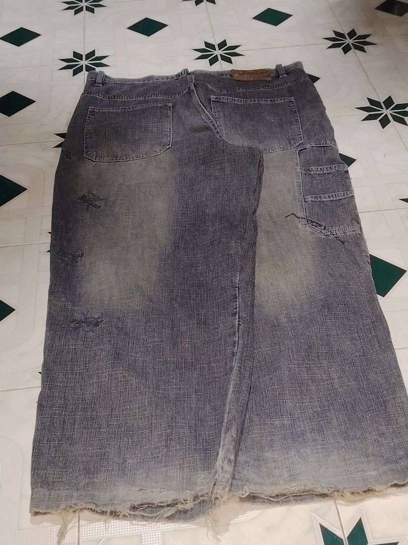 fubu platinum embroidery hidden stash (Category: Jeans) located in Batangas. Submitted by christonmisajon97 (Listing ID 1470268373, Image 2). Description: 36 waist 42 length 15.5 thigh 10 hem patched the holes check last photos for issues.