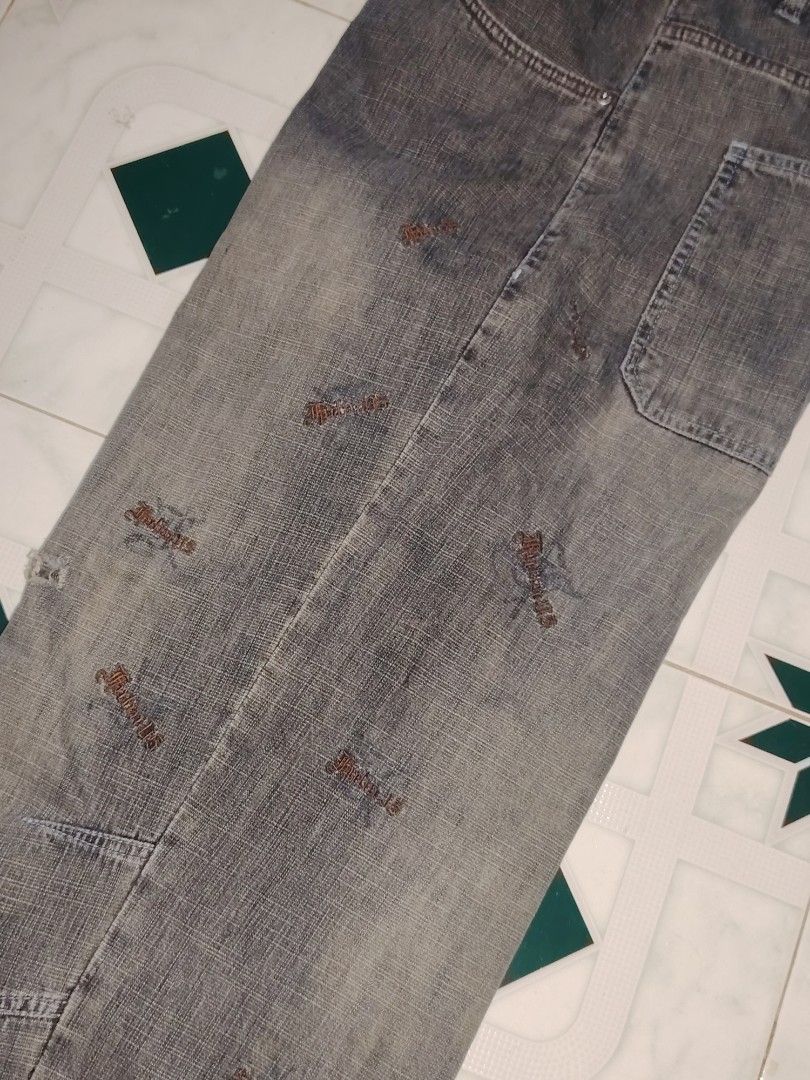 fubu platinum embroidery hidden stash (Category: Jeans) located in Batangas. Submitted by christonmisajon97 (Listing ID 1470268373, Image 3). Description: 36 waist 42 length 15.5 thigh 10 hem patched the holes check last photos for issues.