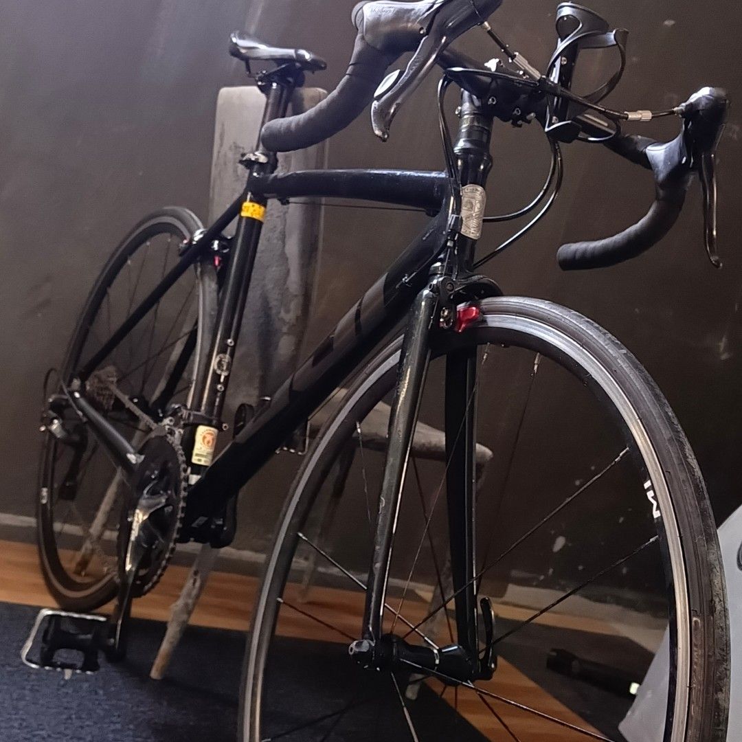 Fuji Roadbike (Category: Bicycles) located in Taguig. Submitted by mark_rubs (Listing ID 1466971030, Image 1). Description: • • For Sale: Fuji Roubaix Custom Ltd. Edition Road Bike (Custom Project Build) Size: Small/medium ST: 48cm TT: 53cm (Good for 5'5 up) • • • 🛍 Sale or Swap • • • Custom assembled road bike built on a genuine Japan Surplus Fuji frameset.🇯🇵 • • • 🚴Good sa fitness, quick commutes, or entry-level road cycling. • • • 🧽Premiu